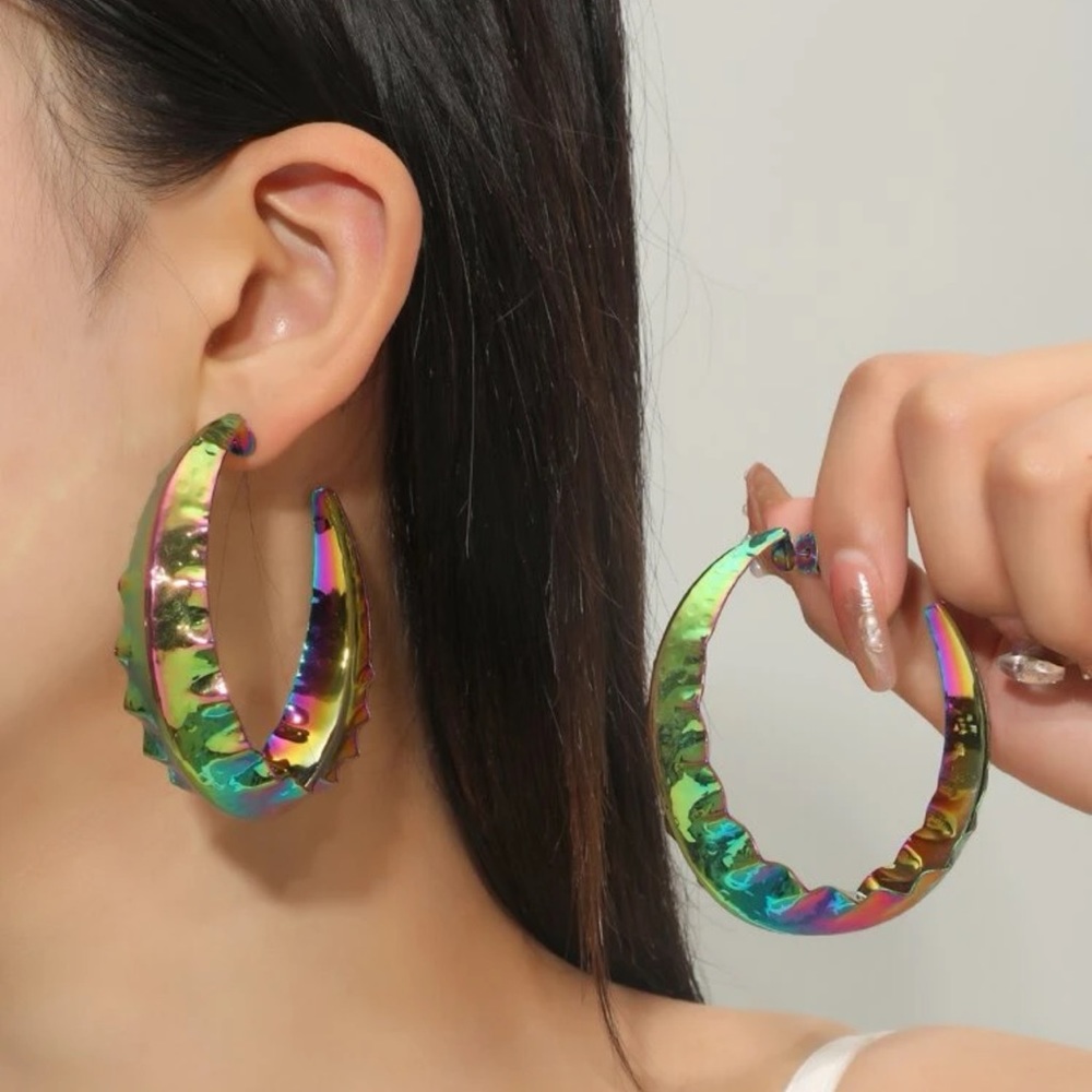⭐️ Awesome Large Metallic Rainbow Oil Slick Ridged Hoop Earrings ⭐️